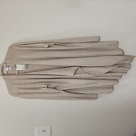 NWT BAREFOOT DREAMS Chic Lite Calypso Wrap Stone size 3X - Picture 4 of 16